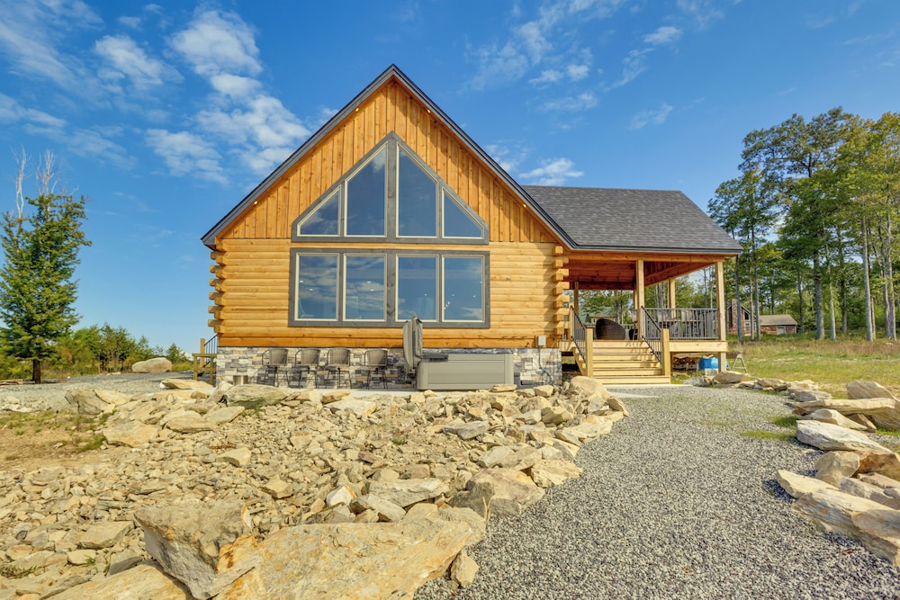 Mtn Cabin w/ Hot Tub + Game Room in Mchenry