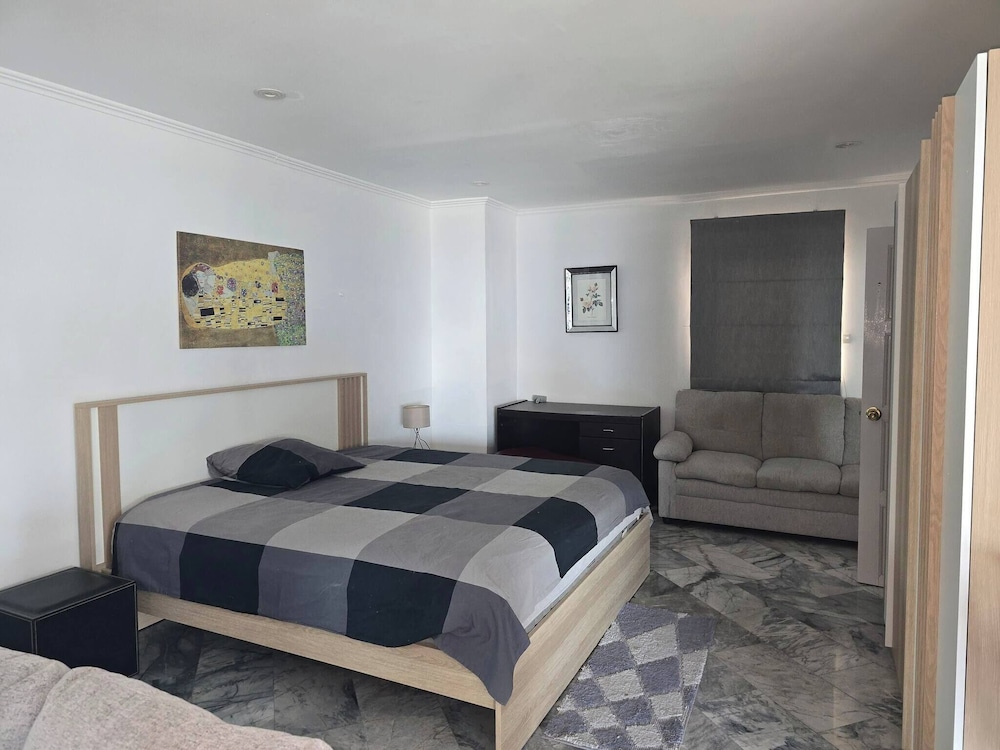 Large Apartment 401 jhr