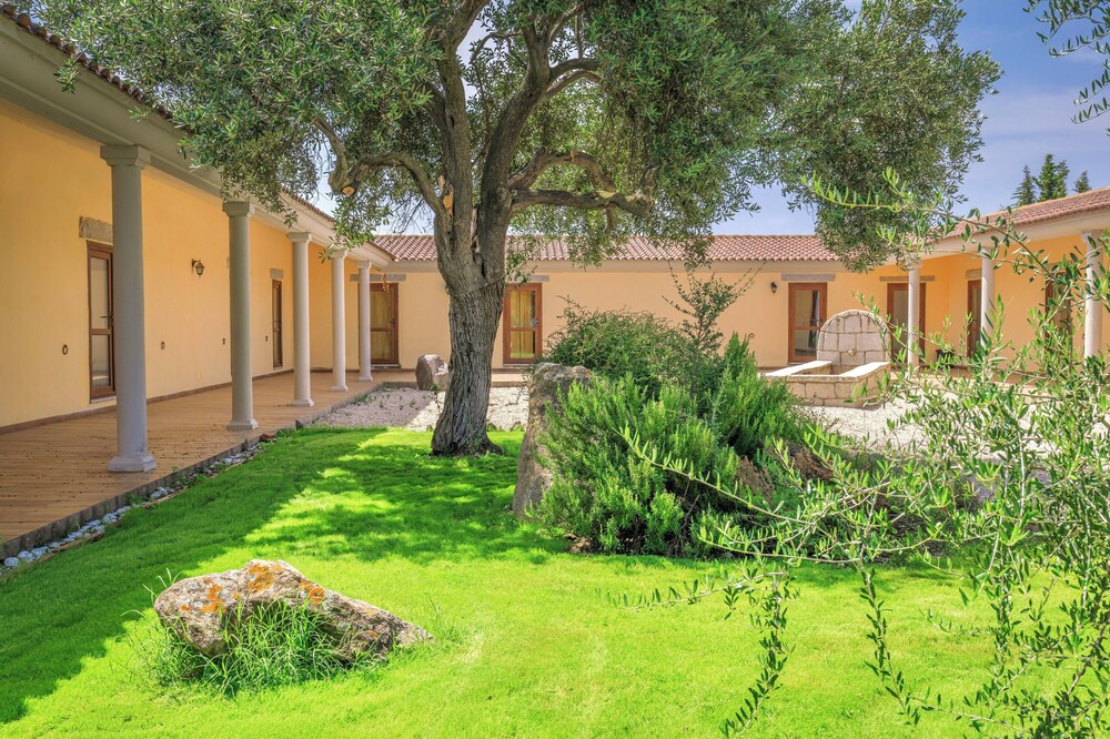 B & B with swimming-pool in Badesi view 4