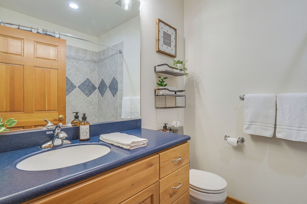 Winter Park Condo w/ Balcony & Mtn Views!