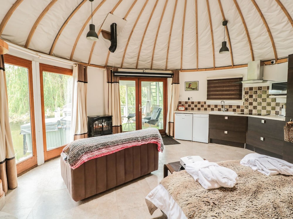 Tewkesbury Vacations - Island Yurt - Property Image 1