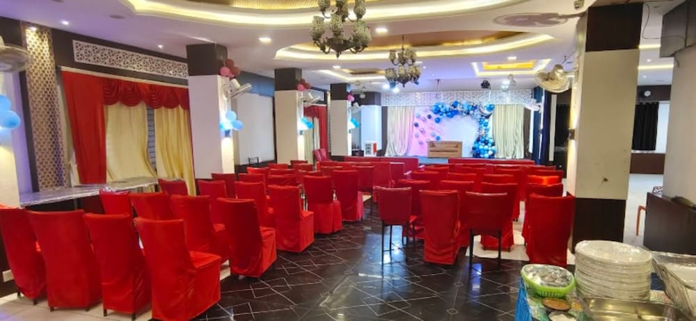 Hotel Shree Palace & Restaurant