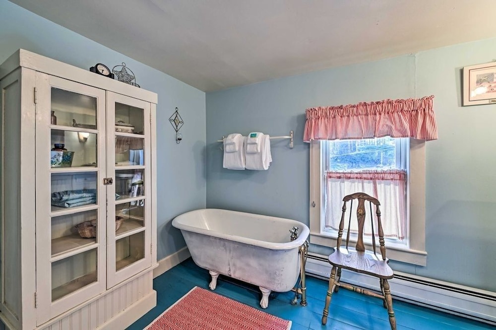 10 Mi To Gore Mountain: Home In Adirondack Park 5 Bedroom Home