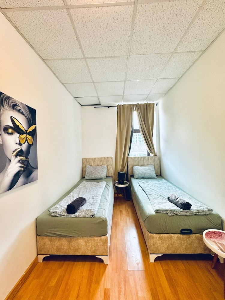 Cityside Two Bedroom Apt Budget Stay