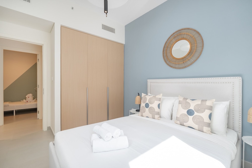 Elegant 4-bedroom Apartment Perfect for Families in Dubai Creek Harbour