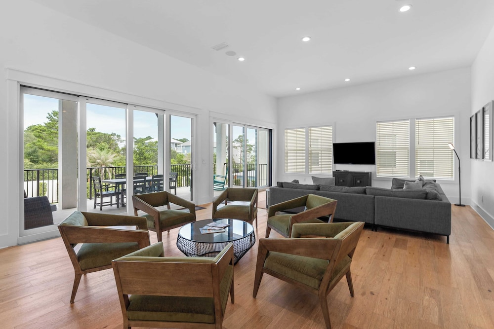 Walk to Beach + Pool, Hot Tub & Game Room 30A Ohana Grande by Avantstay