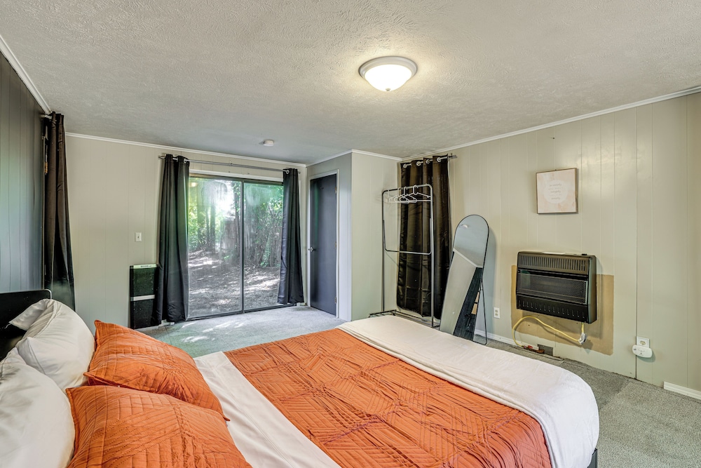 Tranquil Home in Dtwn Baldwin: Fish, Hike & Golf!