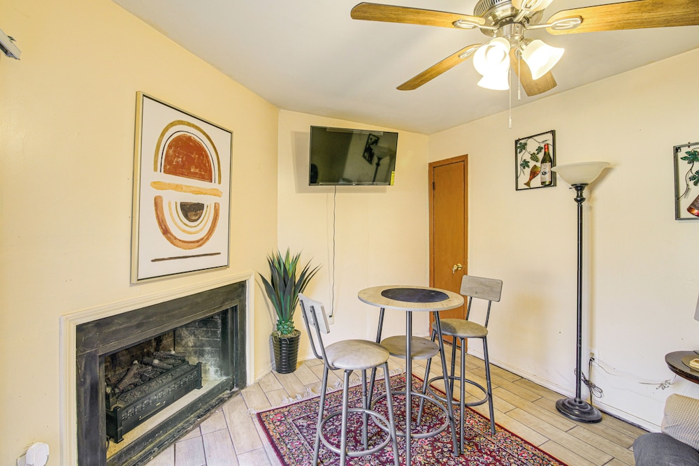 17 Mi to Dtwn Memphis: Townhome w/ Fenced Yard!
