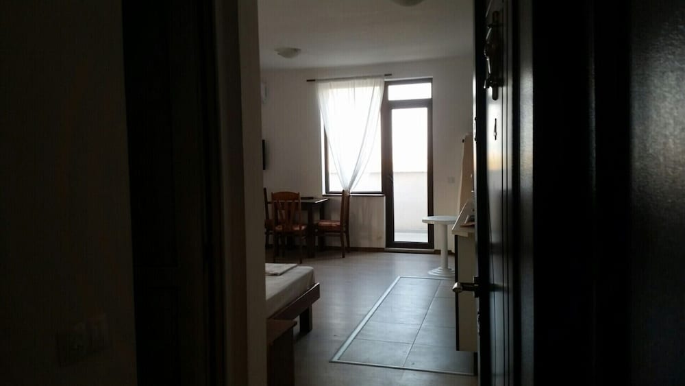 Inviting 1-bed Apartment in Aleksandrovo view 2