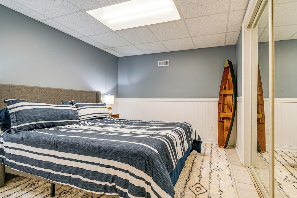 Hyco Lake Escape w/ Deck & Dock: Families Welcome!