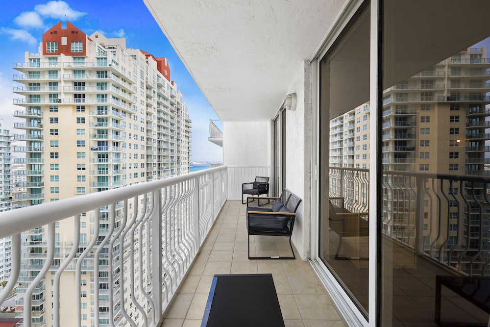 Sky High 31st Floor Condo W Parking