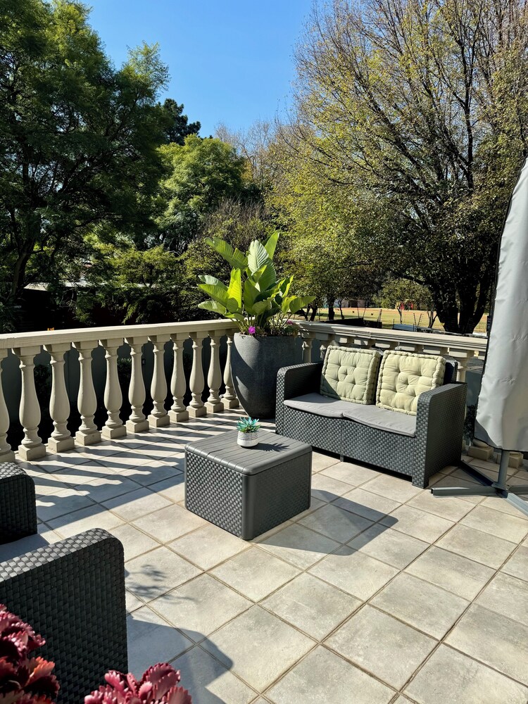 1945 On Kloof Guesthouse