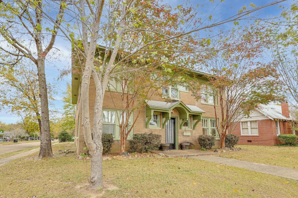 Easy Highway Access: Texarkana Condo Near Dtwn