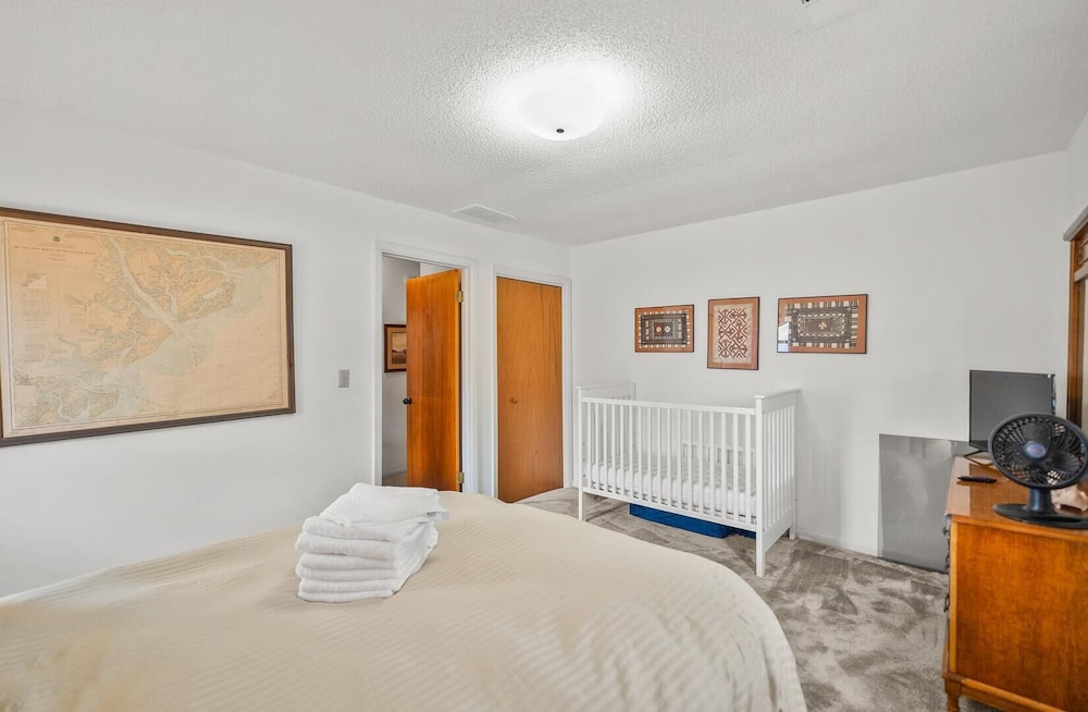 Coastal Charm With Canal Views - 419 Tarpon Blvd, Fripp Island