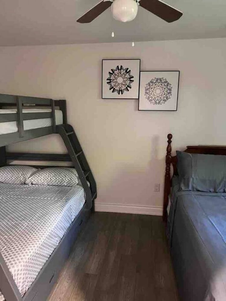 Marmora Hideaway - Peaceful Cottage w Wi-fi Clearwater