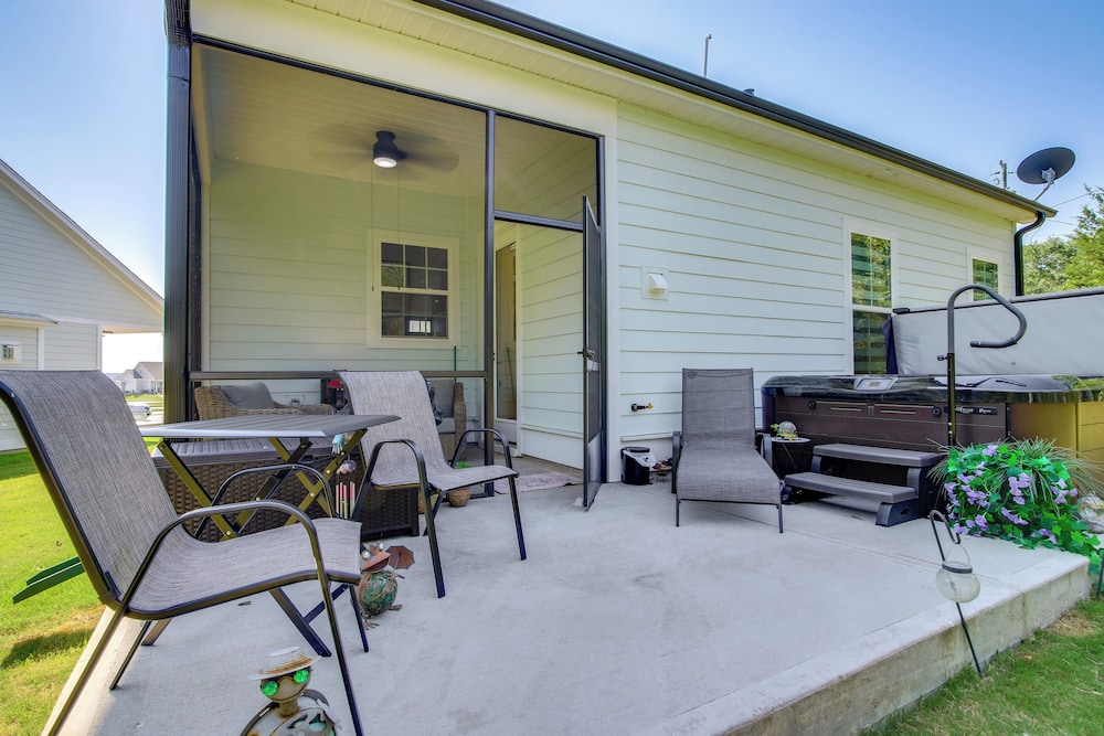 Walk to Marina: Lake Greenwood Retreat w/ Hot Tub