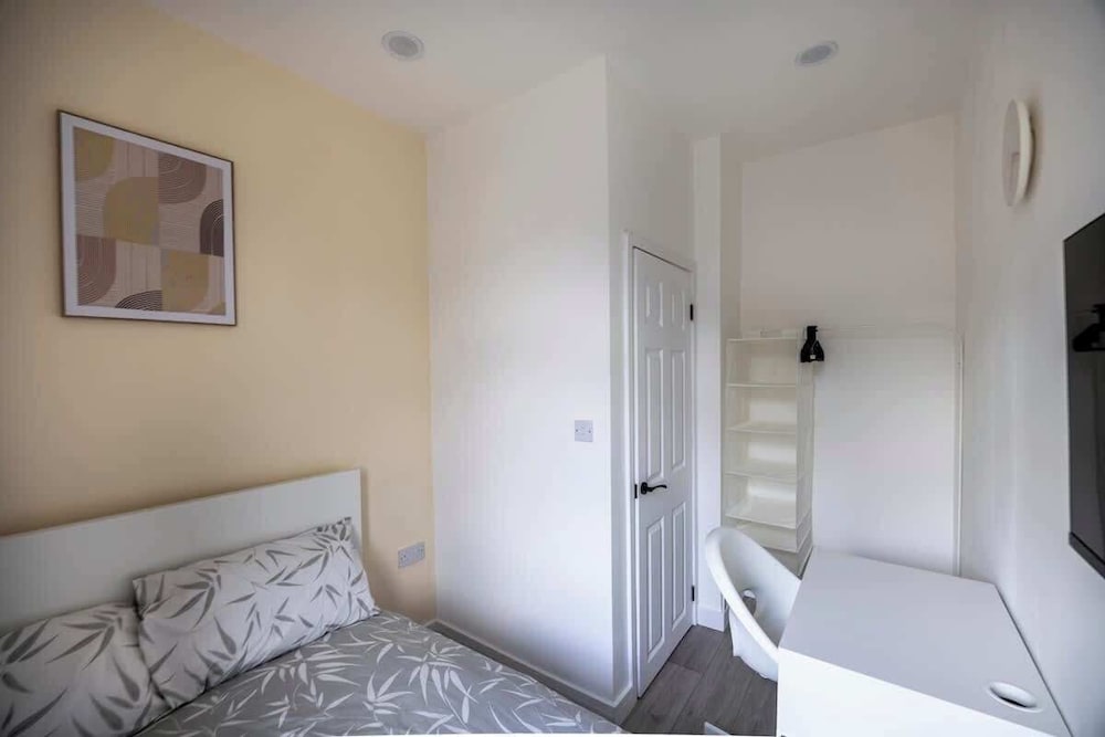 3bedroom 2 Bathroom House-free Parking 5 Beds