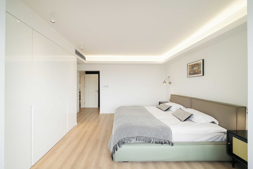 Book and Bed - SML Center