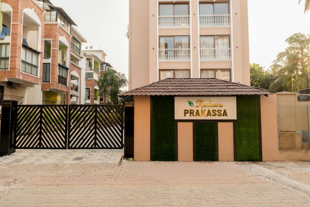 Modern 1BR With Pool 5min Drive to Candolim Beach