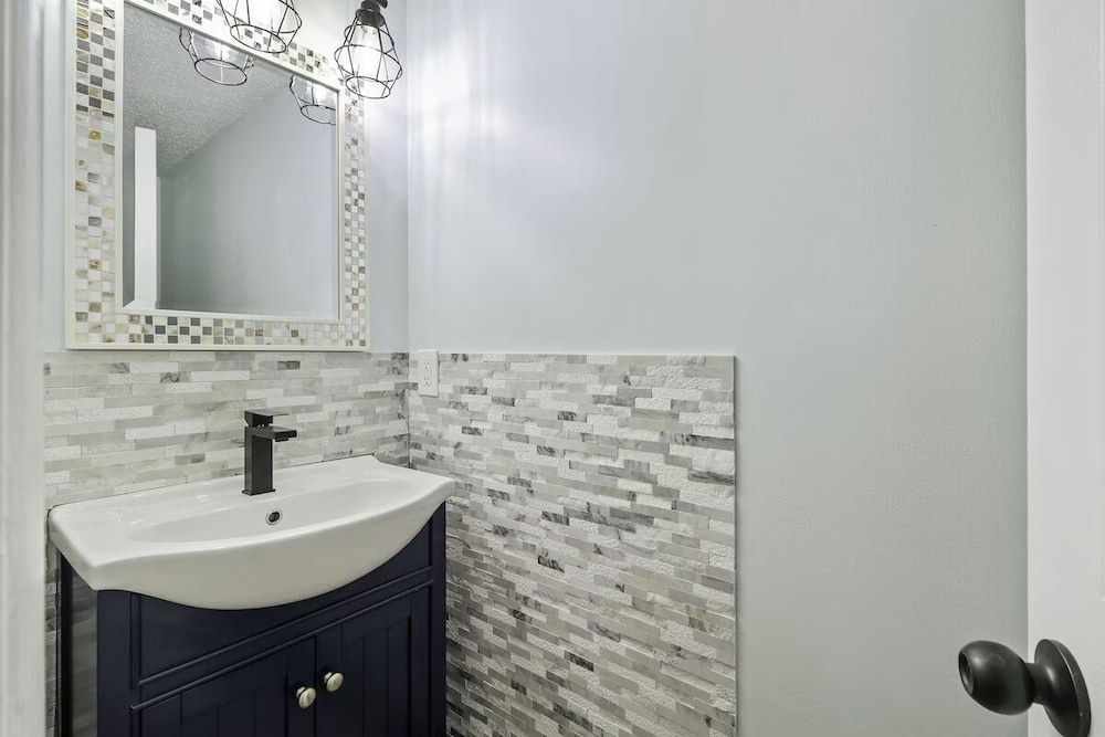 Cozy 2BR Hilton Head Townhome w/ Pool Access