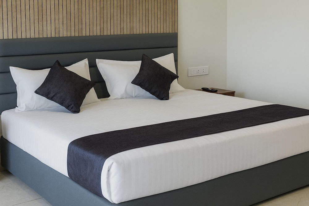 Lavender Hotels with Swimming Pool – Statue of Unity