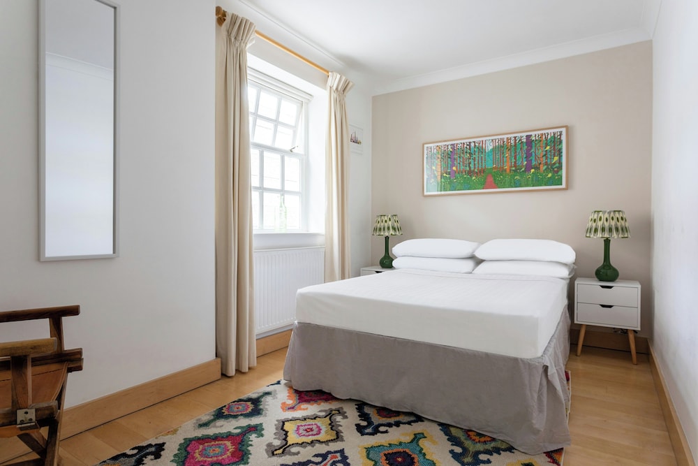 Bathurst Mews III by Onefinestay