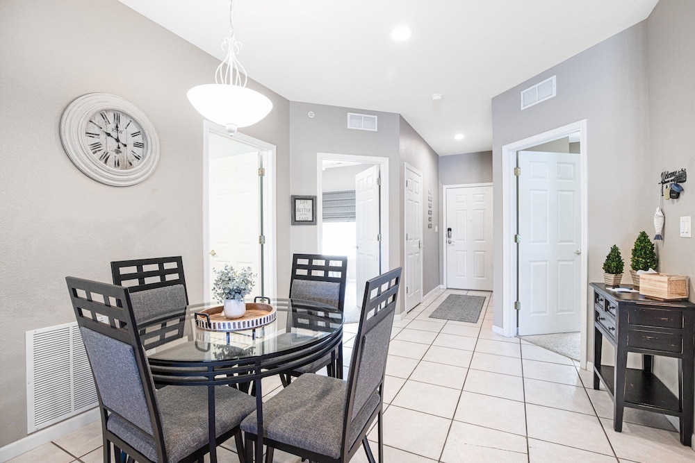 Experience Lakeside Living at Its Finest: Stunning Views and Prime Location!
