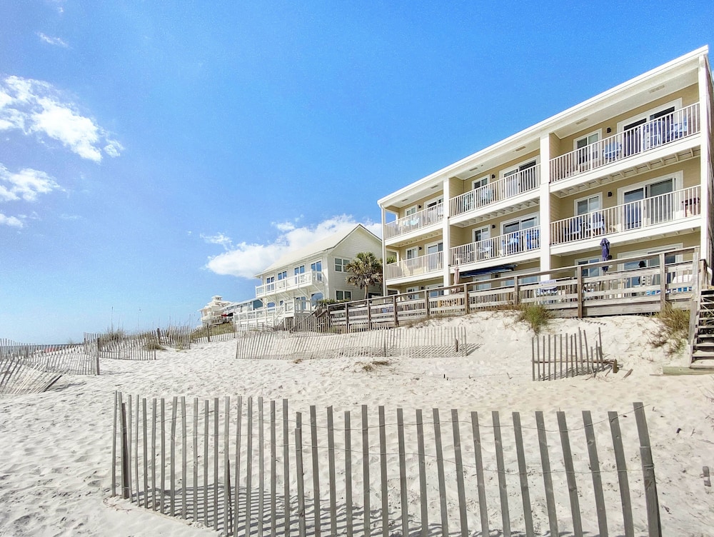 Leeward Ii-3-front Row 1 Bedroom Condo by RedAwning view 4