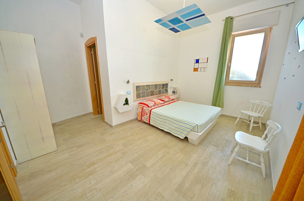 Casa Mondrian - Camere con Bagno e Piscina Privata