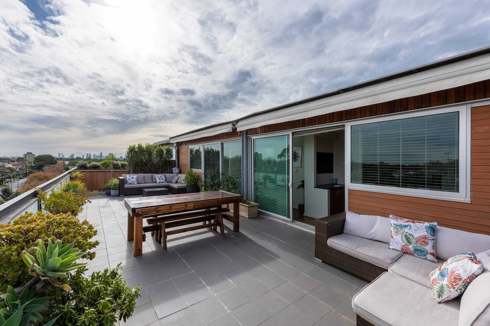 Beautiful 1-bed in St Kilda w/ Parking & Terrace