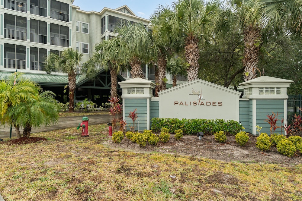Upstay Modern 3BR Condo Pool Patio Near Disney
