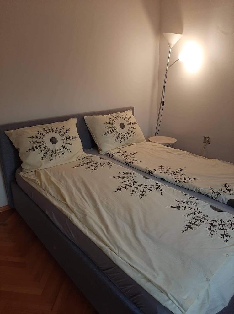 Stunning Color 1-bed Apartment in Skopje view 4
