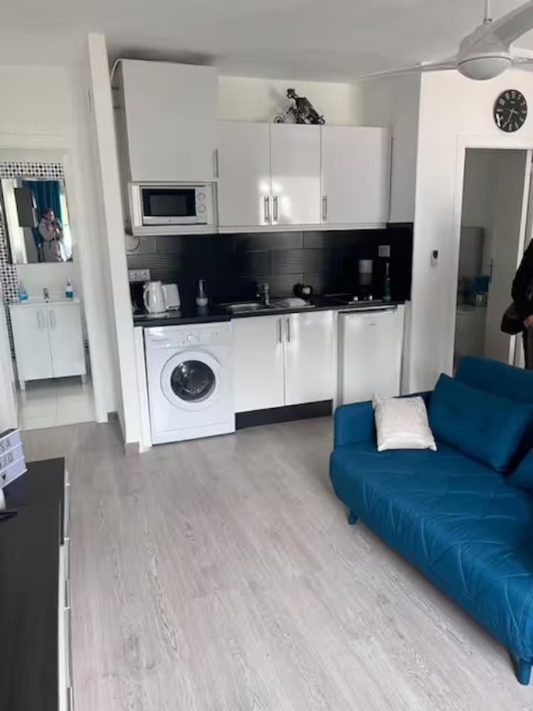 Sunny 1 Bedroom Apartment Retreat