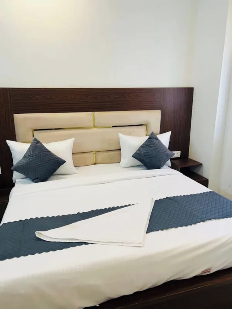 Fabhotel Satya