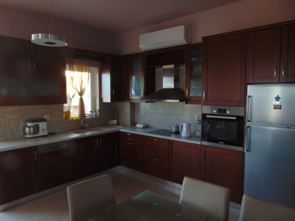 Comfy Beachfront Litinas Casa With Seaview