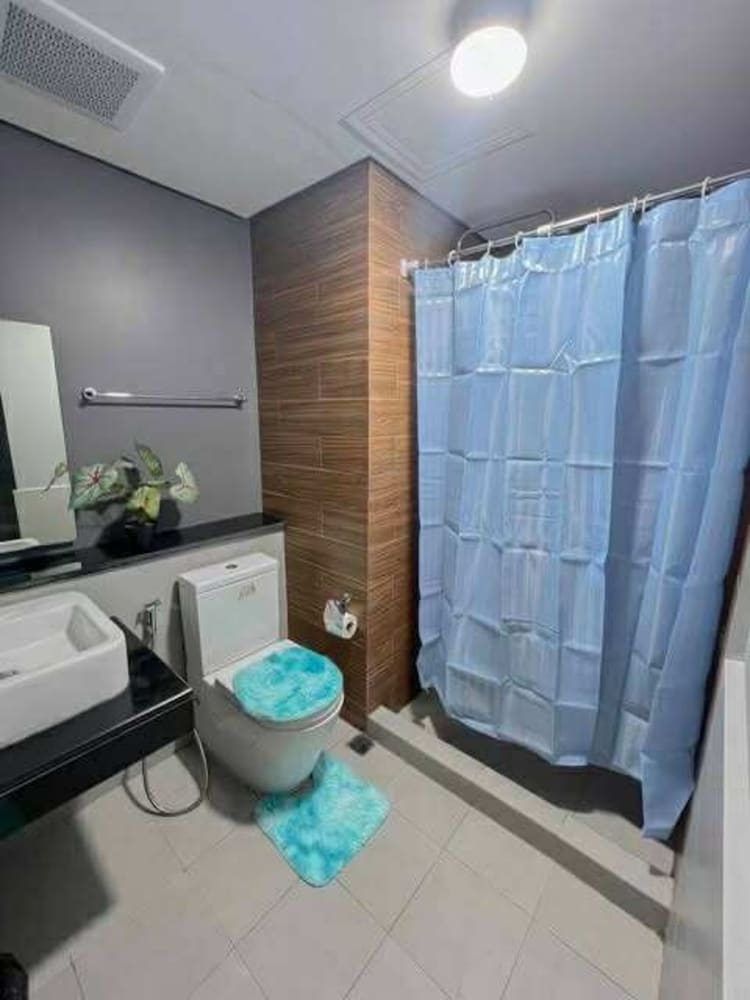 Cozy Pasay Condo with Pool Access