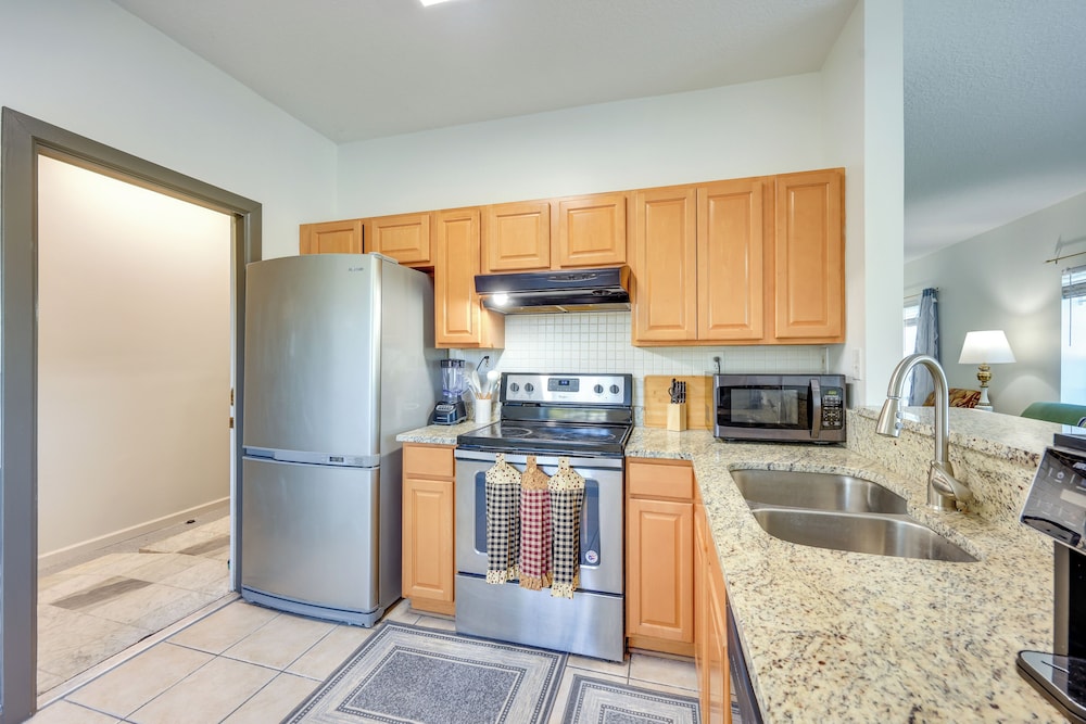 7 Mi to Dtwn Jacksonville: Riverfront Home w/ Deck