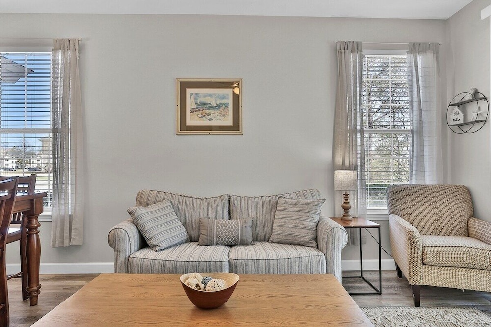 River Oaks 57b 2 Bedroom Condo