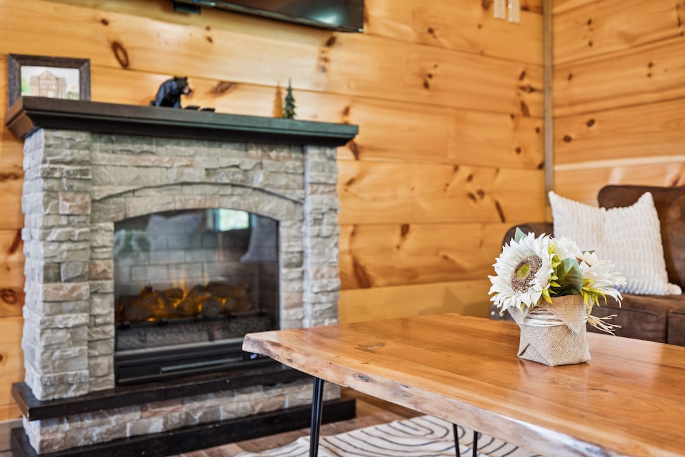 Smoky Blue Haven 3 Bedroom Cabin