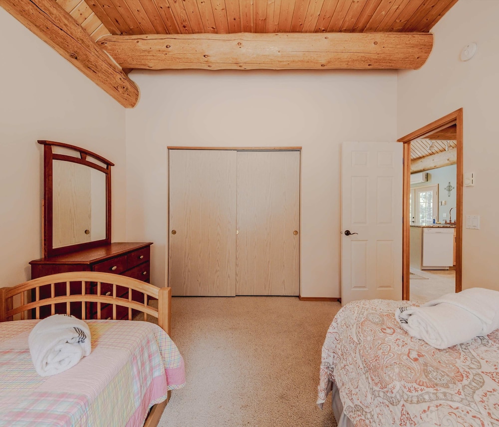 Whitetail Cabin For 9 Ppl!