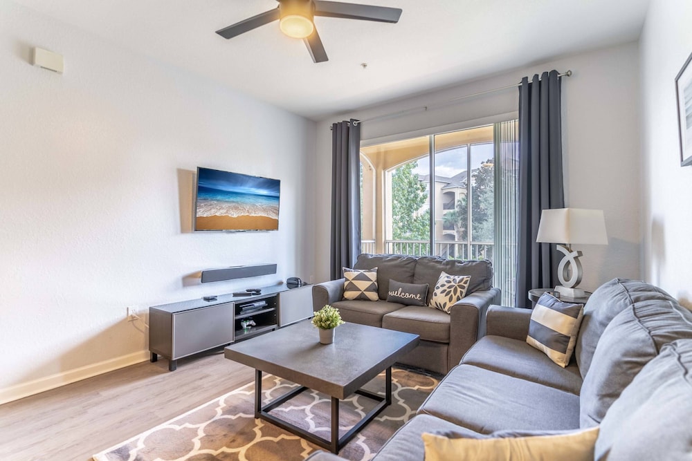 2821 Windsor Hills