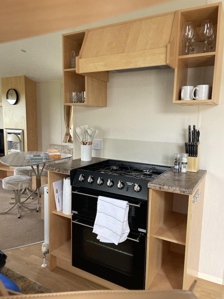 Remarkable 2-bed Holiday Home in Whitstable view 4