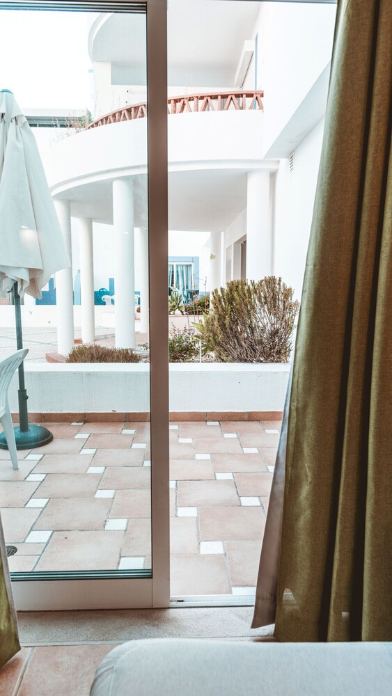 Quinta Velha Pool Terrace Flat15