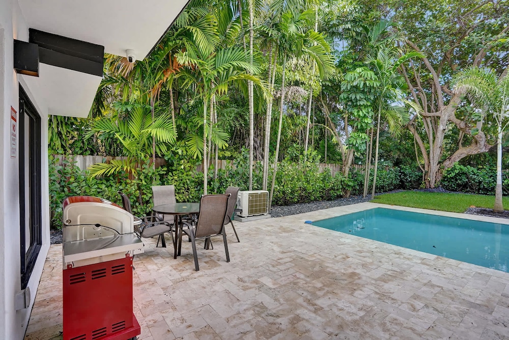 Hibiscus House in Fort Lauderdale