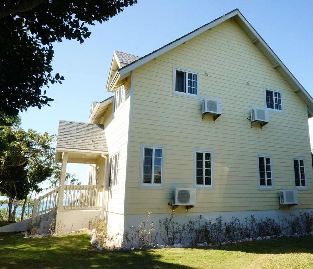 Island Seaside Suites - Property Image 12