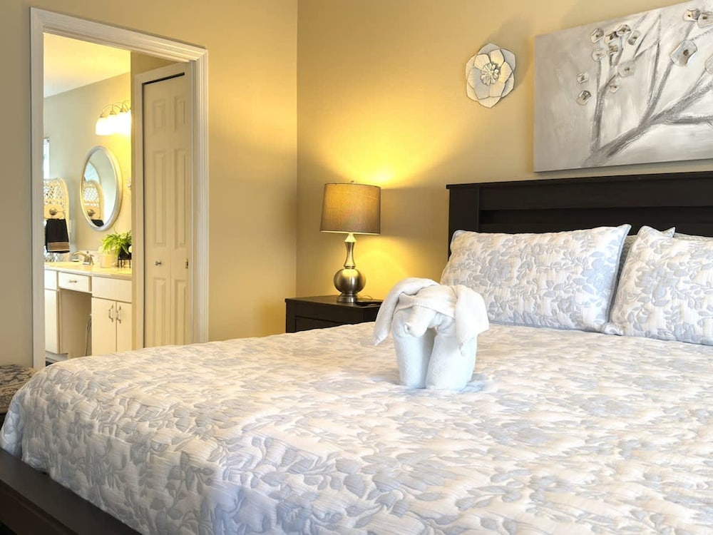 Near Disney Villa 3 bd Private Pool