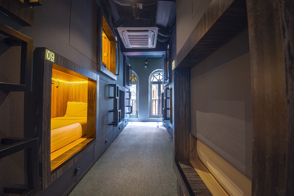 CUBE Boutique Capsule Hotel at Chinatown 7