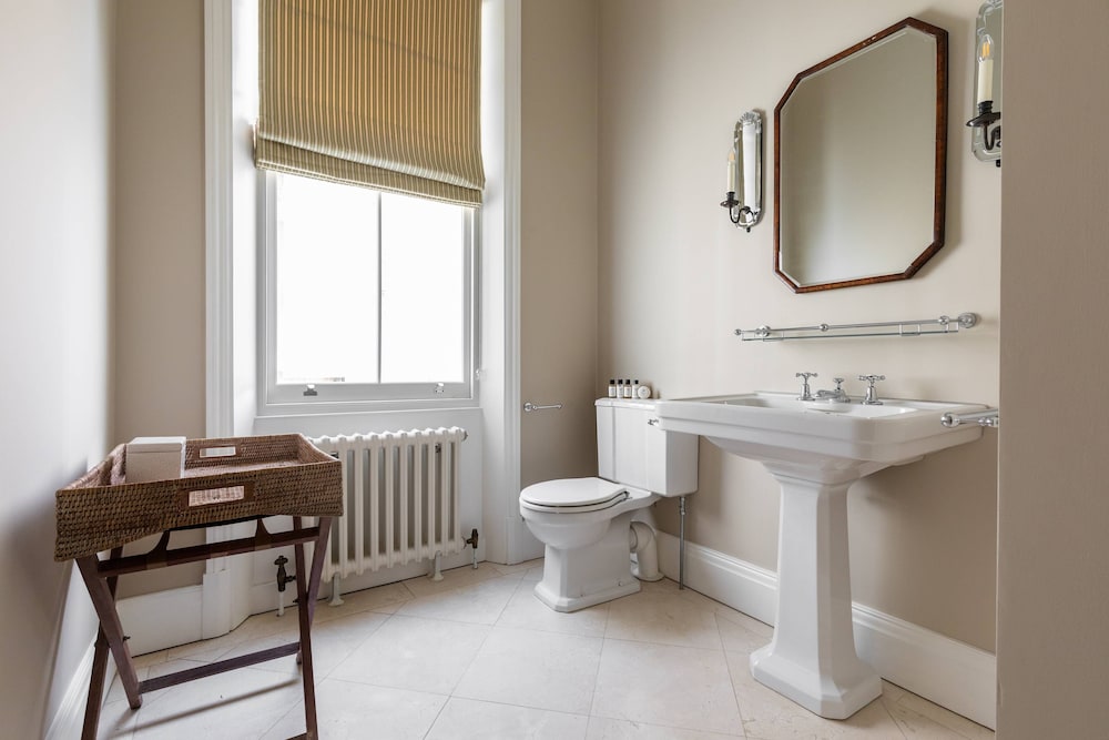 Earl's Court Square XI by Onefinestay