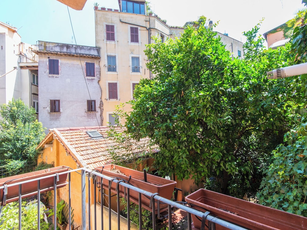 Charming Luxury Trastevere Apartment photo 3