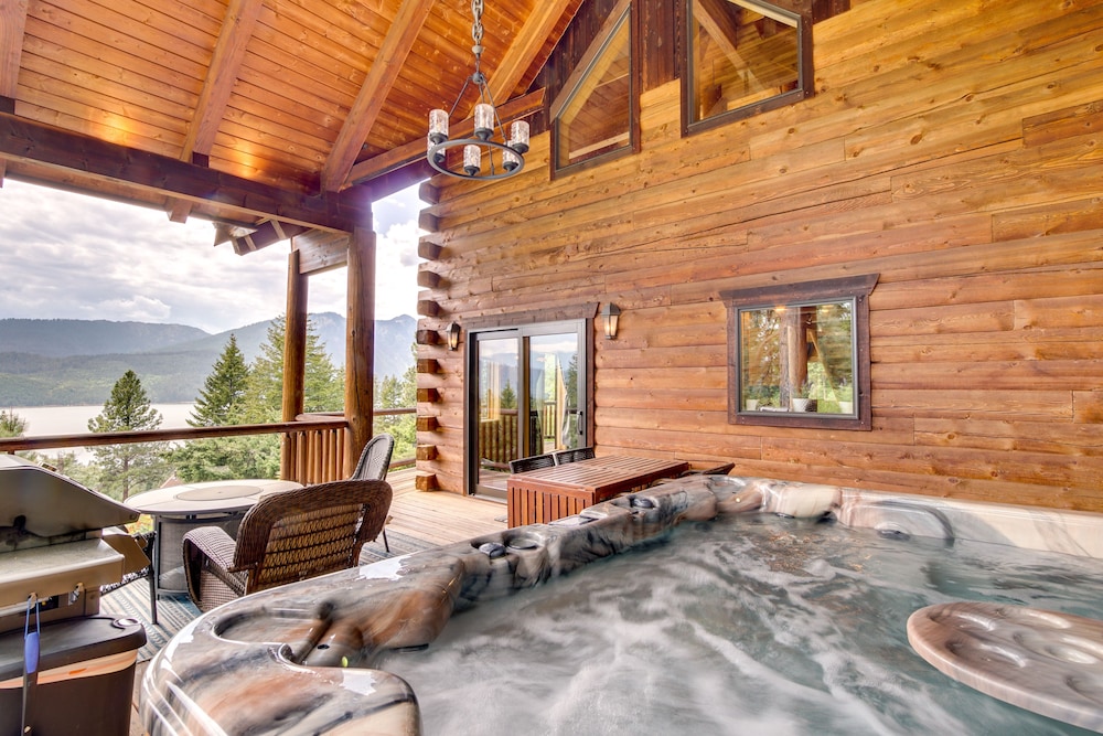 Luxury Mtn Cabin w/ Sweeping Cle Elum Lake Views! view 4